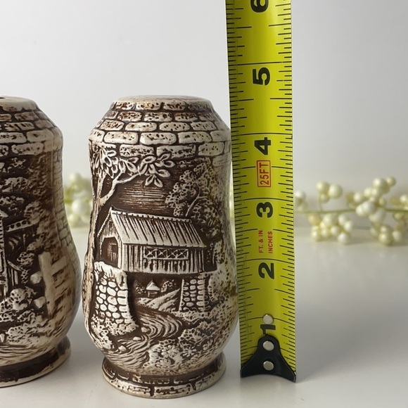 Vintage Country Charm Large Salt and Pepper Shakers - Picture 3 of 14